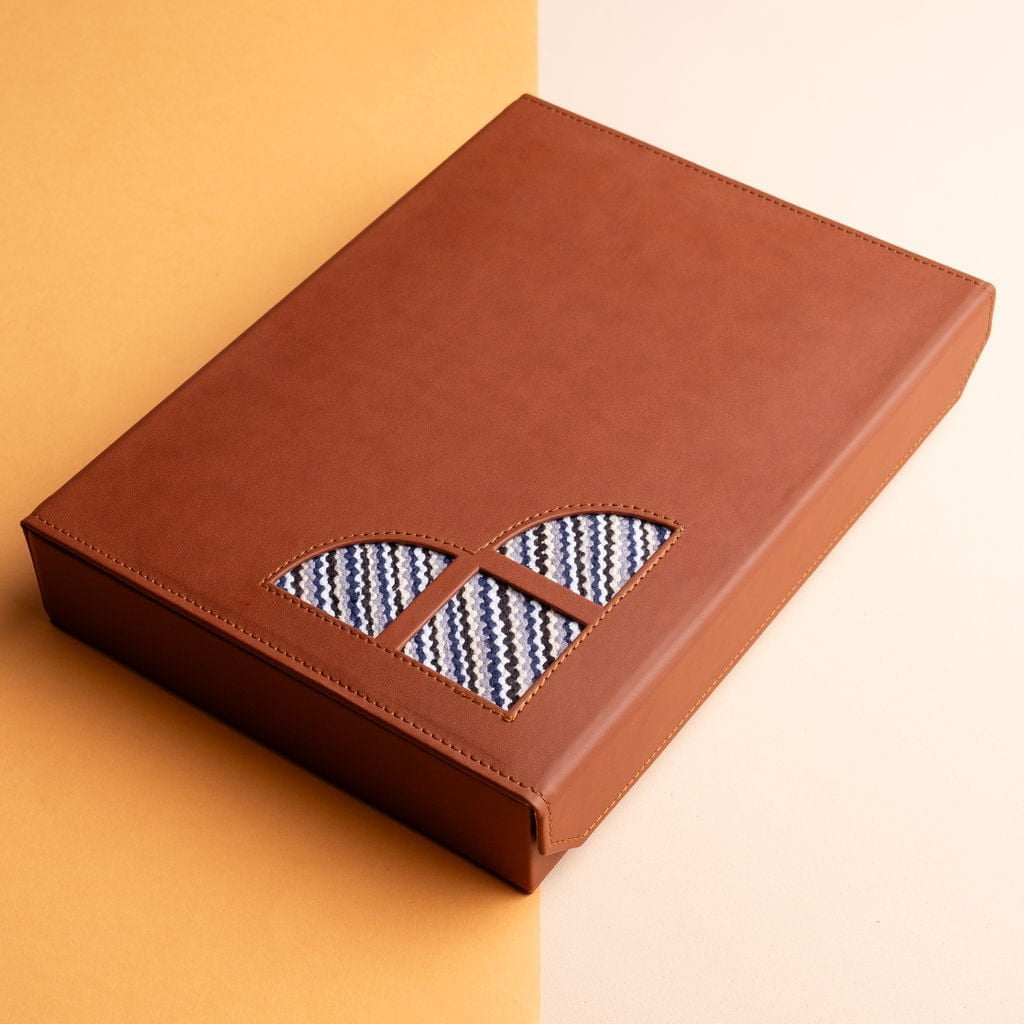 idyr-cadeauxdeluxe-cadeaux-personnalisés-cadeauxd'entreprise- cadeauxpourfemme-cadeauxd'affaires-cadeauxjournéedelafemme-8mars-coffretde chocolats-coffrets-luxe (34) Coffret-de-chocolats-coffrets-luxe