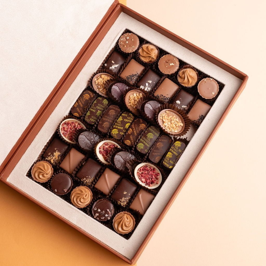 idyr-cadeauxdeluxe-cadeaux-personnalisés-cadeauxd'entreprise- cadeauxpourfemme-cadeauxd'affaires-cadeauxjournéedelafemme-8mars-coffretde chocolats-coffrets-luxe (37) Coffret-de-chocolats-coffrets-luxe