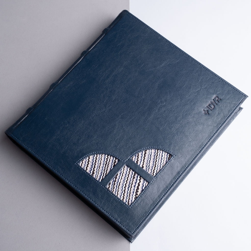 idyr-cadeauxdeluxe-cadeaux-personnalisés-cadeauxd’entreprise- cadeauxpourfemme-cadeauxd’affaires-cadeauxjournéedelafemme-8mars-coffrets-luxe (6) Coffret bouquin