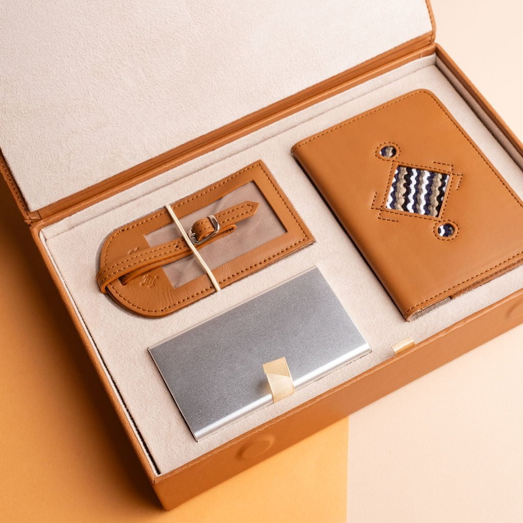 idyr-cadeauxdeluxe-cadeaux-personnalisés-cadeauxd’entreprise- cadeauxpourfemme-cadeauxd’affaires-cadeauxjournéedelafemme-8mars-coffrets-luxe-safar (1)