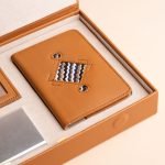 idyr-cadeauxdeluxe-cadeaux-personnalisés-cadeauxd’entreprise- cadeauxpourfemme-cadeauxd’affaires-porte-passeport-coffret-luxe-accessoires-de-modepetite-maroquinerie