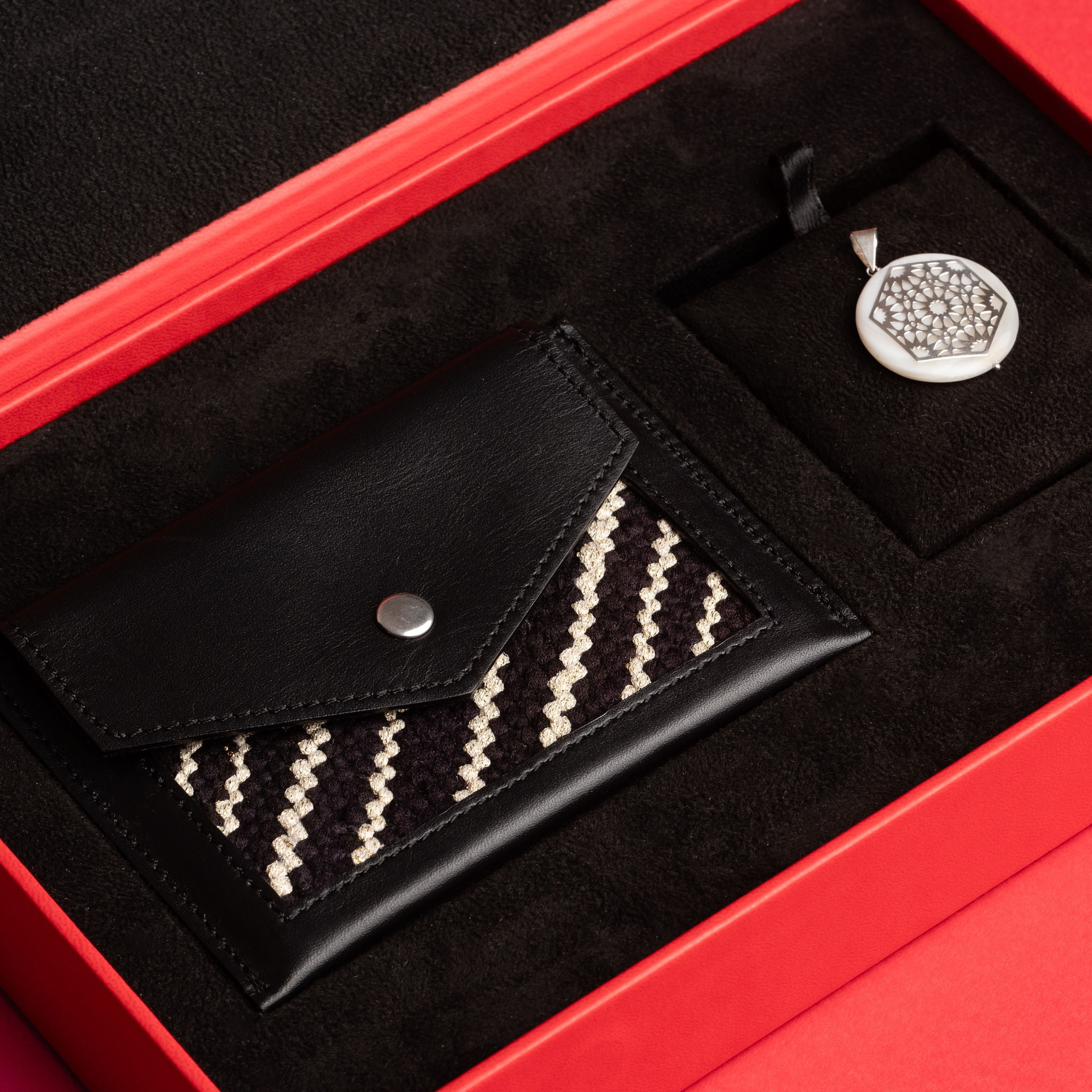 idyr-coffret-artisanal-jewelry-box-cadeauxdeluxe-cadeaux-personnalisés-cadeauxd'entreprise-accueil-shop-coffrets (27)